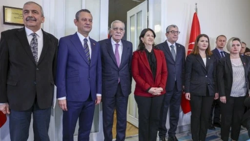 DEM Parti g&ouml;r&uuml;şmesinin ardından CHP'den ilk a&ccedil;ıklama: Bizim istediğimiz bunun Meclis'te ilerlemesi gerektiğidir