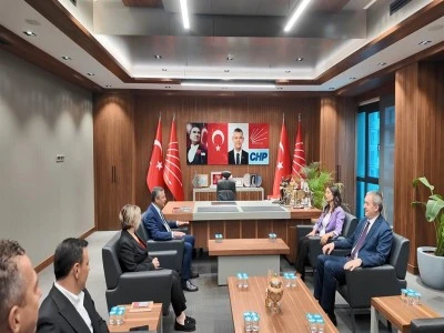 DEM Parti Heyeti'nden &Ouml;zg&uuml;r &Ouml;zel'e ziyaret