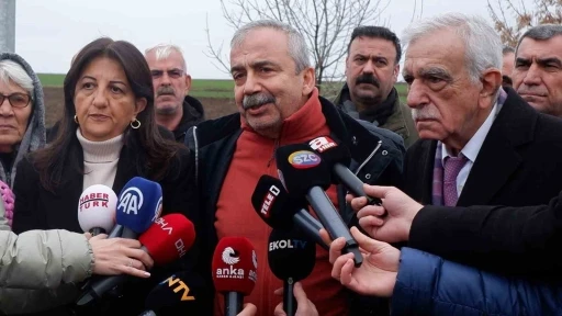 DEM Parti İmralı Heyeti a&ccedil;ıklama yaptı
