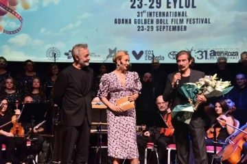 Demet Akbağ ve Uğur Polat&rsquo;a Uluslararası Adana Altın Koza Film Festivali&rsquo;nde &ldquo;Onur &Ouml;d&uuml;l&uuml;&rdquo;
