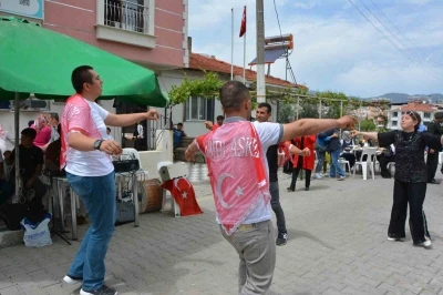 Demirci&rsquo;de 5 gen&ccedil; i&ccedil;in temsili askerlik eğlencesi d&uuml;zenlendi
