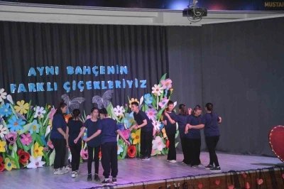 Demirci&rsquo;de &ouml;zel eğitim uygulama okulu &ouml;ğrenciler muhteşem program
