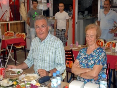 Deniz Baykal'ın eşi Olcay Baykal, yaşamını yitirdi
