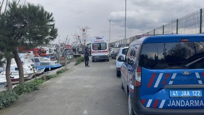 Denizde &ccedil;ırpınan kişiyi sahil g&uuml;venlik kurtardı