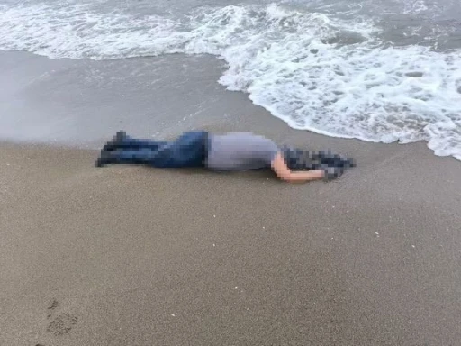 Denizde kaybolan adamın cesedi 6 g&uuml;n sonra sahilde bulundu
