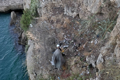 Denizden Tekerlek, Falezden Şişe