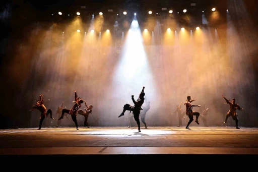 Denizli B&uuml;y&uuml;kşehirden 101. yılda muhteşem g&ouml;steri
