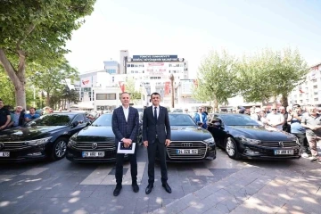 Denizli&rsquo;de belediyenin ihtiya&ccedil; fazlası ara&ccedil;ları meydanda sergilendi
