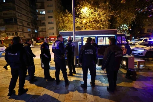 Denizli&rsquo;de zabıtadan seyyar satıcılara gıda operasyonu
