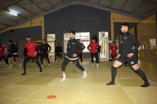 Denizli İdmanyurdu, g&ouml;z&uuml;n&uuml; zirveye dikti
