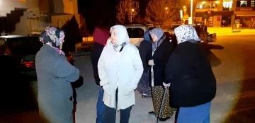 Deprem sonrası Bolu&rsquo;da vatandaşlar kendilerini sokağa attı
