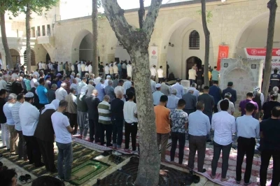 Deprem ve sel felaketinde hasar alan 526 yıllık Hasan Paşa Cami ibadete a&ccedil;ıldı
