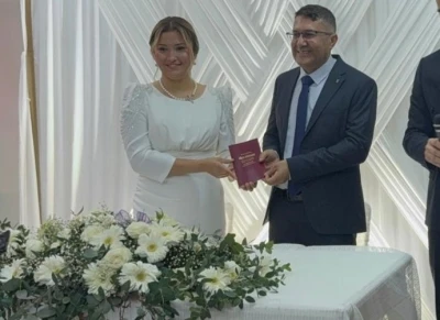 Depremde ailelerini kaybeden 2 &ouml;ğretmen, ikinci bahara &rsquo;evet&rsquo; dedi
