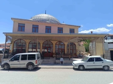 Depremde hasar alan camide restore &ccedil;alışmaları başladı
