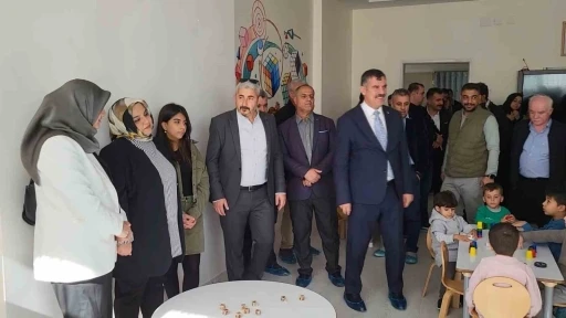 Depremde kucağında kaybettiği bebeğinin adına akıl ve zeka oyunları at&ouml;lyesi a&ccedil;tı
