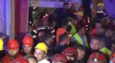 Enkazdan sağ kurtarılan 6 kişiden 1'i yaşamını yitirdi