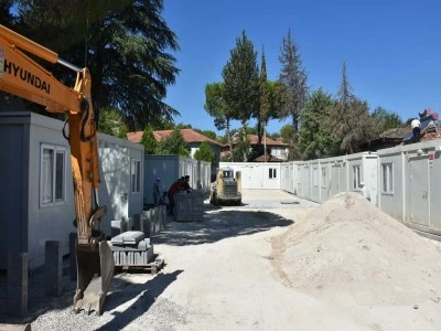 Depremin vurduğu Sındırgı'da ilk ge&ccedil;ici barınma merkezi kuruldu