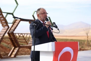 Depremlerle sarsılan Afşin hızla normalleşiyor: &rsquo;Arı D&uuml;nyası&rsquo; a&ccedil;ıldı, Sitti M&uuml;krime Hatun &Ccedil;eyiz Sergisi g&ouml;r&uuml;c&uuml;ye &ccedil;ıktı
