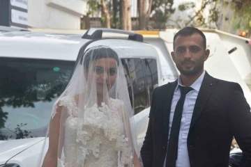 Depremzede &ccedil;ift Bodrum&rsquo;da d&uuml;nya evine girdi