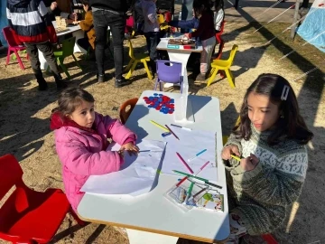 Depremzede &ccedil;ocuklara psikolojik destek
