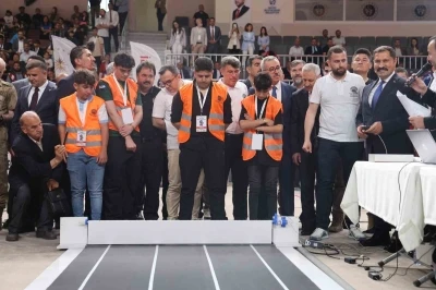 Depremzede &ouml;ğrenciler &rsquo;HATAYBOT&rsquo; robot yarışmasında yarıştı
