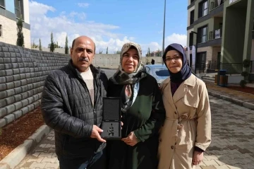 Depremzede vatandaşların kalıcı konut sevinci
