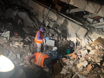 Depremzedeler &Ccedil;aycuma&rsquo;dan veteriner desteği
