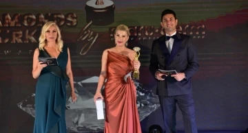 Der, &ldquo;Yılın En İyi &Ccedil;ıkış Yapan İş Kadını&rdquo; &ouml;d&uuml;l&uuml;n&uuml;n sahibi oldu
