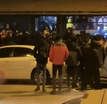 Derbi izleyen taraftarlar ile Eskişehirsporlu taraftarlar arasında kavga &ccedil;ıktı
