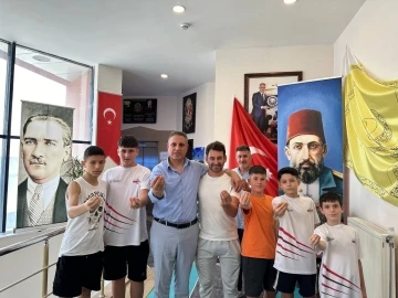 Dereceye giren g&uuml;reş&ccedil;ilerden Osmanlı Ocakları Genel Başkanı Canpolat&rsquo;a ziyaret
