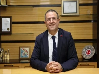Derince Belediye Başkanı G&ouml;k&ccedil;e, CHP&rsquo;den istifa edip Yeni Parti&rsquo;ye katıldı
