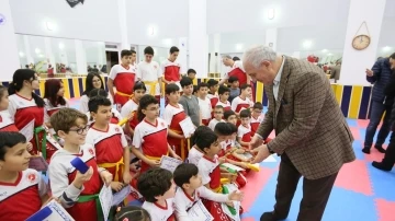 Derince&rsquo;de kick boks&ccedil;ular kuşak sevinci yaşadı
