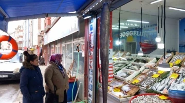 Dev balık ilgi &ccedil;ekti
