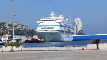 Dev kruvaziyer bin 73 yolcusuyla Samsun&rsquo;da