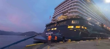 Dev yolcu gemisi 2 bin 646 yolcusu ile Marmaris&rsquo;e geldi
