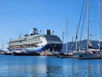 Dev yolcu gemisi Marmaris Limanı&rsquo;na demir attı