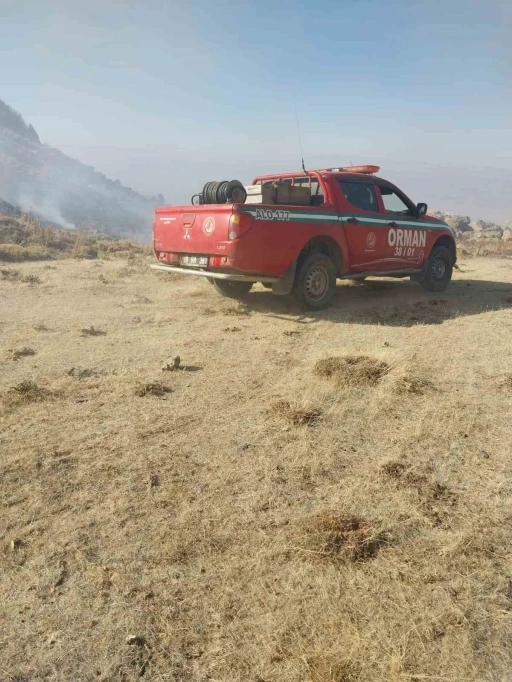 Develi&rsquo;de anız yangını
