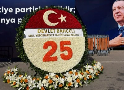 Devlet Bah&ccedil;eli'den AK Parti'nin 25'inci yılına &ouml;zel &ccedil;elenk