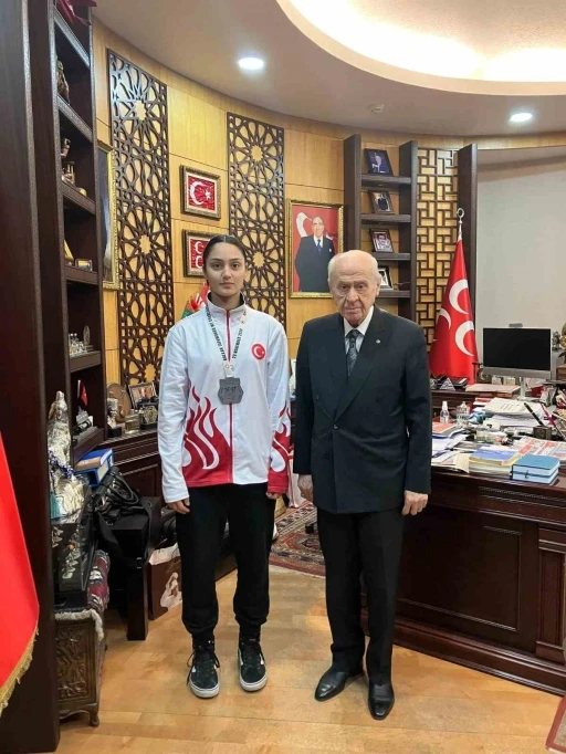 Devlet Bah&ccedil;eli&rsquo;den, Yozgatlı sporcuya tebrik
