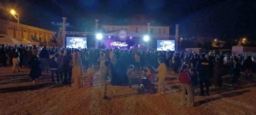 Dicle&rsquo;de 2 g&uuml;n s&uuml;ren bağ bozumu festivali konserlerle tamamlandı
