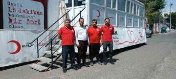 Dicle&rsquo;de vatandaşlar Kızılay&rsquo;a kan bağışında bulundu
