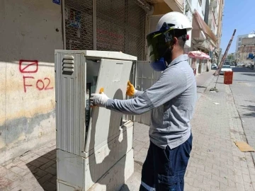 Dicle Elektrik Şanlıurfa&rsquo;da 6 ayda kırılan 3 bin panoyu onardı
