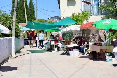 Didim Akk&ouml;y Pazarı vatandaşları ağırlıyor
