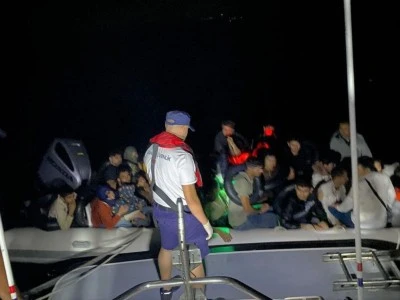 Didim'de geri itilen 71 d&uuml;zensiz g&ouml;&ccedil;men kurtarıldı