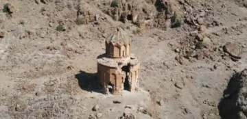 Digor&rsquo;da bulunan 5 kiliseler yıkılıyor
