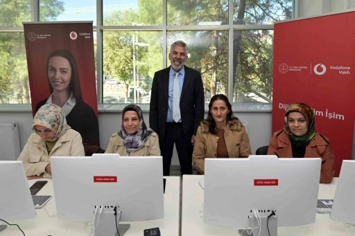 &rsquo;Dijital Benim İşim&rsquo; deprem b&ouml;lgesinde 15 bin kadına ulaşacak
