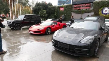 Dilan Polat'ın l&uuml;ks ara&ccedil;ları yediemin otoparkında 