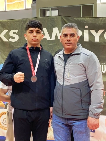 Dilovası Belediyespor&rsquo;un gen&ccedil; sporcusu T&uuml;rkiye 3&rsquo;&uuml;nc&uuml;s&uuml; oldu
