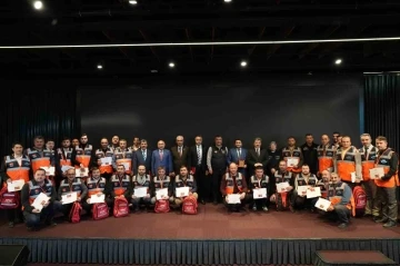 Din g&ouml;revlisi ve sağlık &ccedil;alışanından oluşan 375 kişi destek AFAD g&ouml;n&uuml;ll&uuml;s&uuml; oldu
