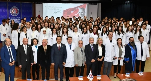 Diş Hekimliği Fak&uuml;ltesi Beyaz &Ouml;nl&uuml;k Giyme T&ouml;reni Ger&ccedil;ekleştirildi
